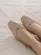 Scarpin Sofia Couro Off White - Biqueira Croco