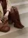 Bota Ivy Cano Longo em Couro Nobuck Café