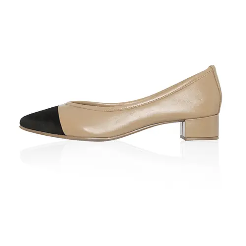 Scarpin Ofélia Couro Nude Bege Biqueira Preta
