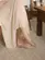 Scarpin Liv Tressê Couro Nude Bege com Ouro