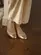Scarpin Olivia Couro Off White - Biqueira Ouro